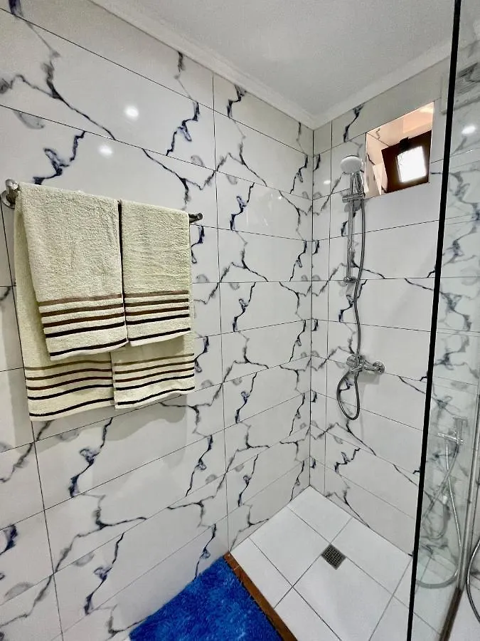 Guga Host House Villa Sarandë
